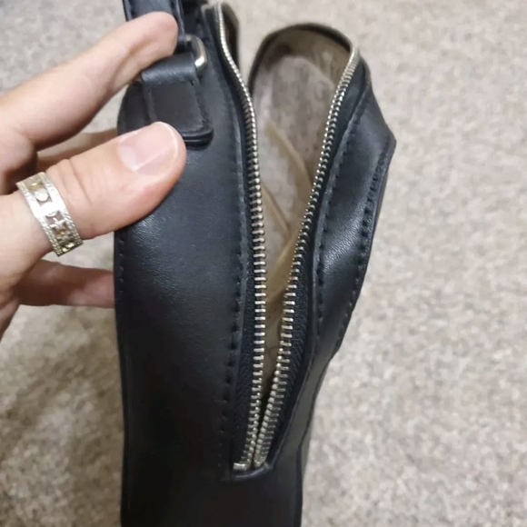 Guess Cosmetic/Travel Case**see photos** - Picture 8 of 12